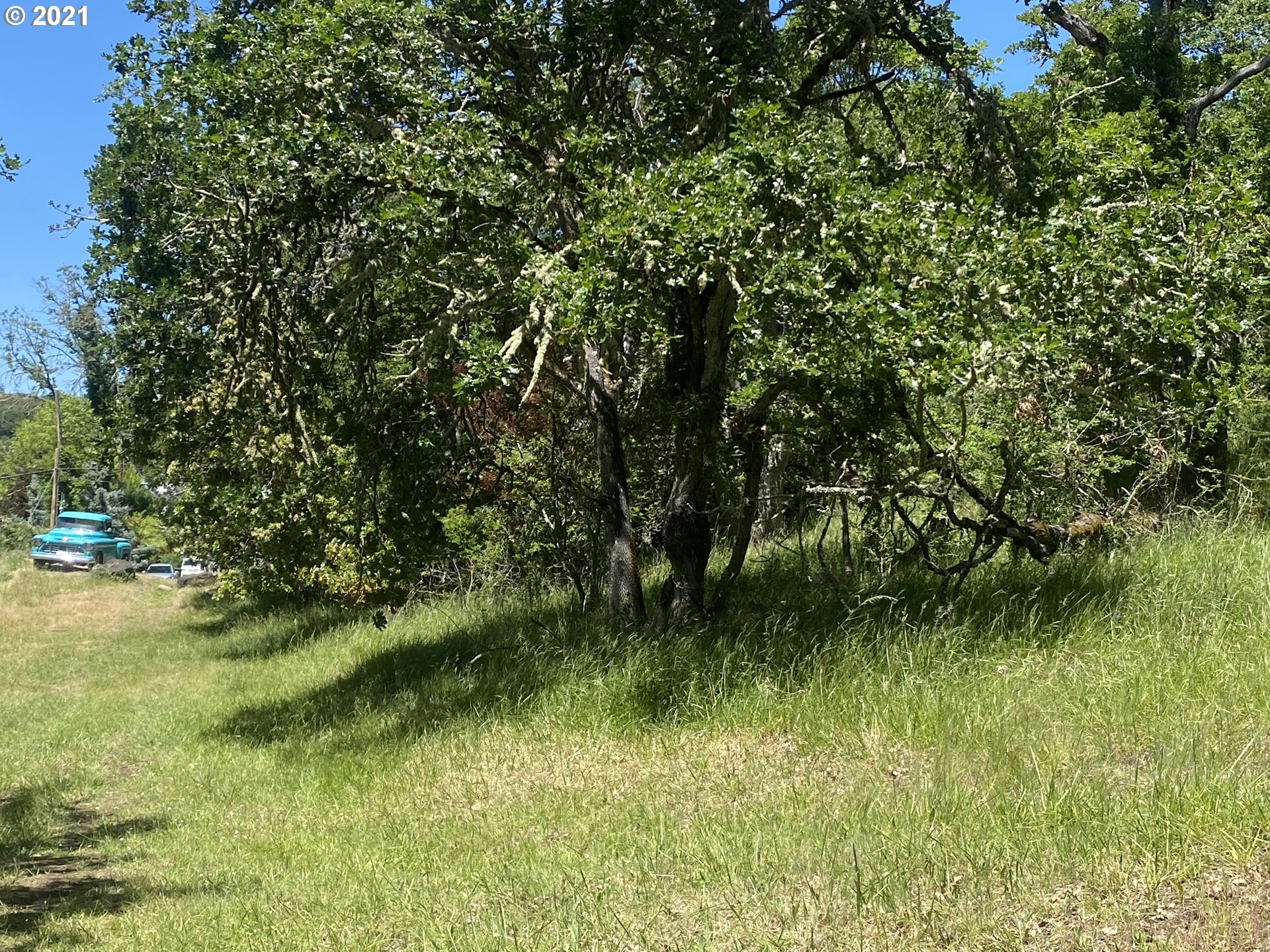 1452 Northeast Rocky Ridge Drive Roseburg, OR 97470 - Photo 2 of 7