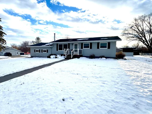 $285,000 | 506 7th Street Northeast, Stewartville, MN 55976