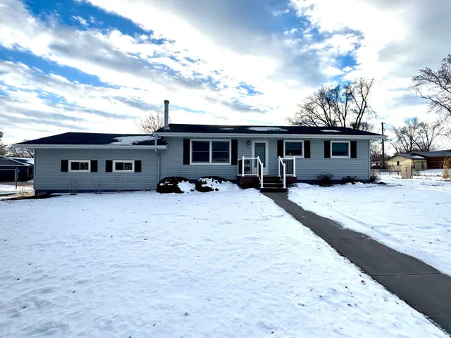 $285,000 | 506 7th Street Northeast, Stewartville, MN 55976