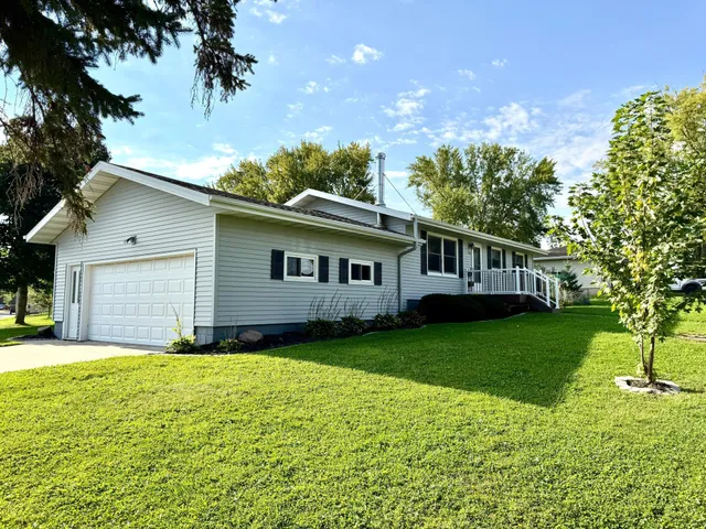 $285,000 | 506 7th Street Northeast, Stewartville, MN 55976