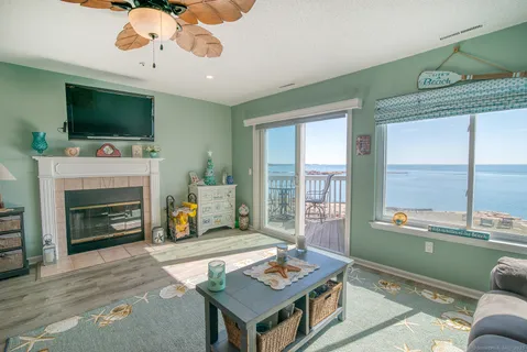 $548,500 | 1 Mansfield Grove Road, Unit 306, East Haven, CT 06512