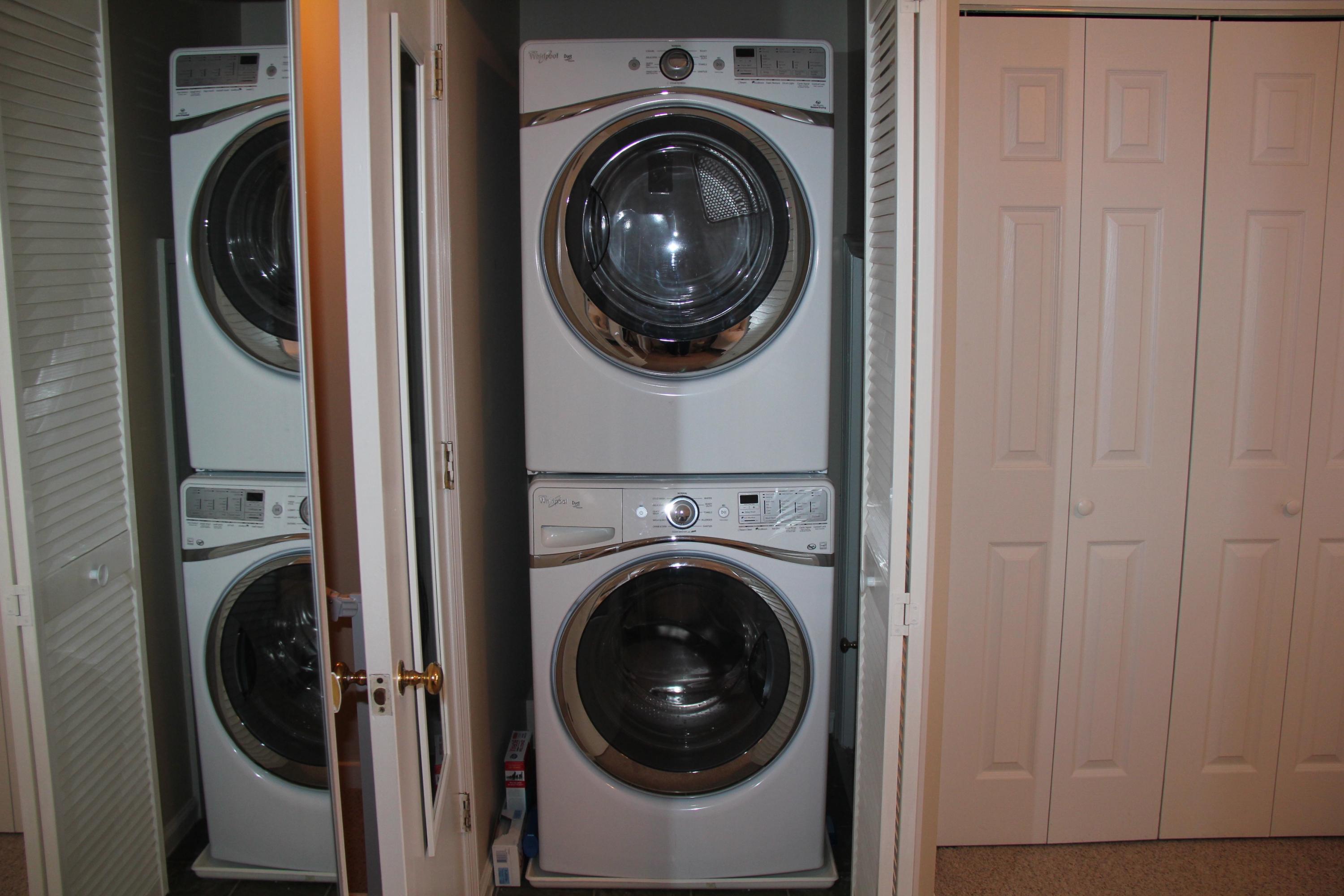12 George Street, Unit B4 Charleston, SC 29401 - Photo 26 of 37 Washer and dryer