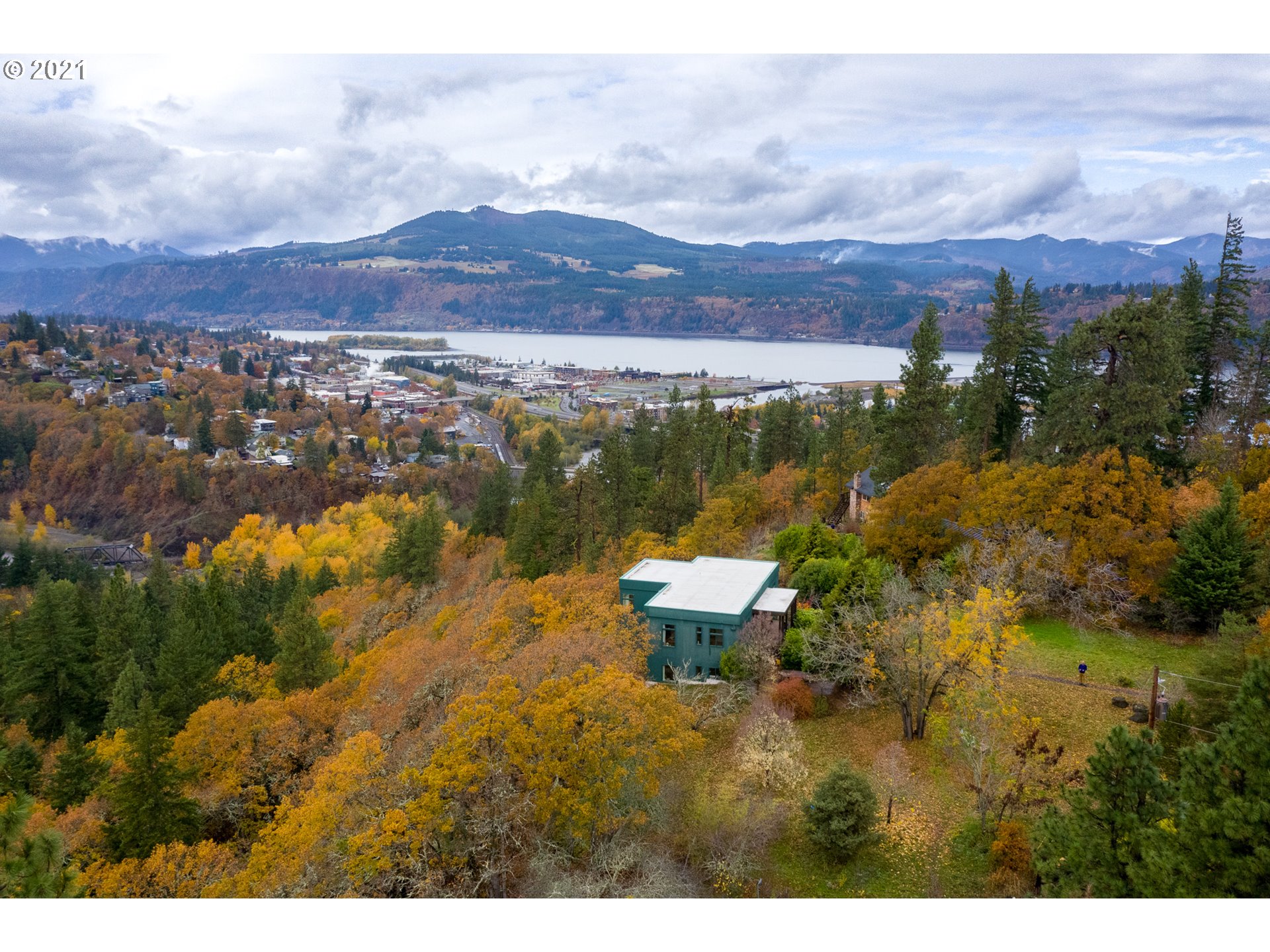 550 Highline Road Hood River, OR 97031 - Photo 1 of 31 a view of lake from mountain view