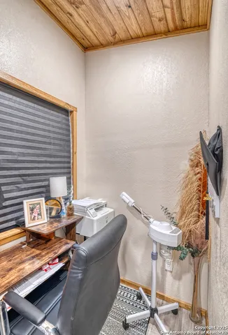 $325,000 | 36 Pecan Drive, Leakey, TX 78873