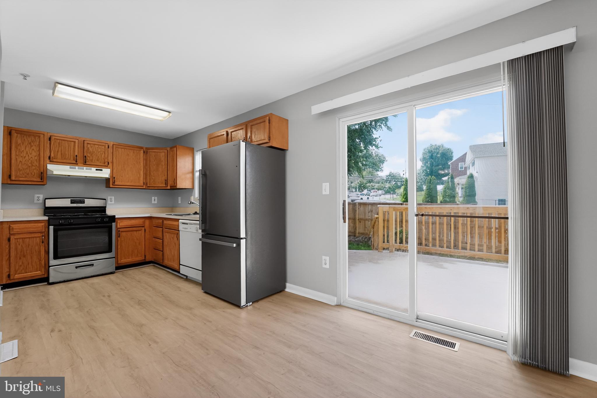 4630 Warren Tree Way Baltimore, MD 21229 - Photo 7 of 29