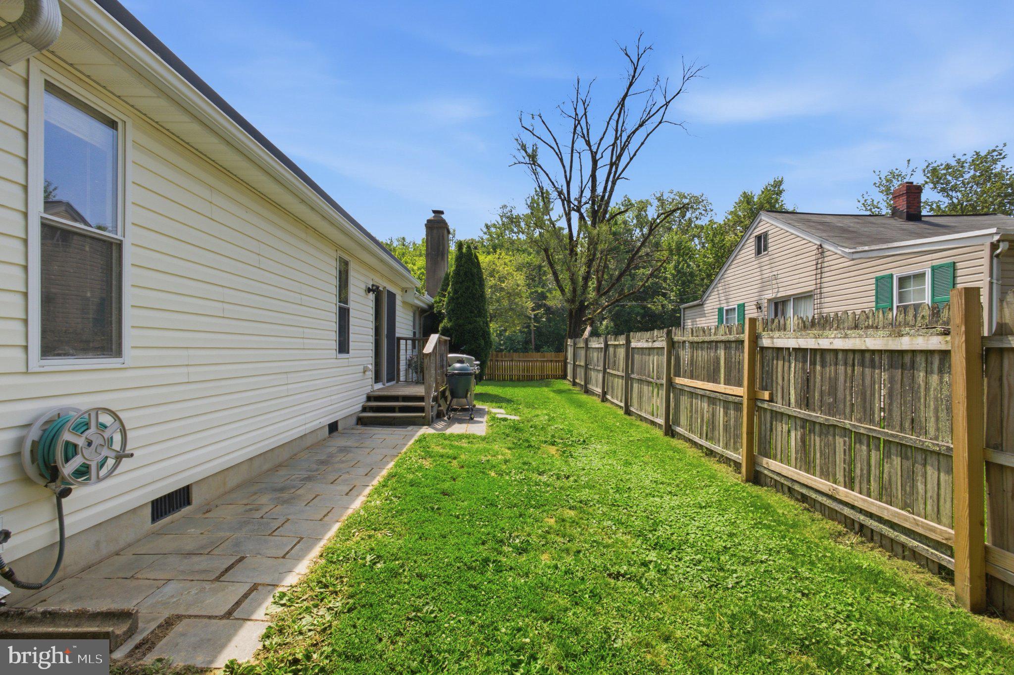 5650 Deale Churchton Road Churchton, MD 20733 - Photo 24 of 31 Charming side yard with lush greenery.