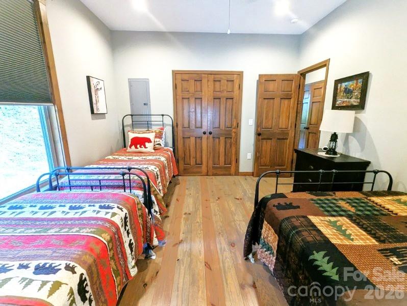 10 Rio Bravo Drive, Unit 4 Sylva, NC 28779 - Photo 26 of 33 a bedroom with two beds and a large window