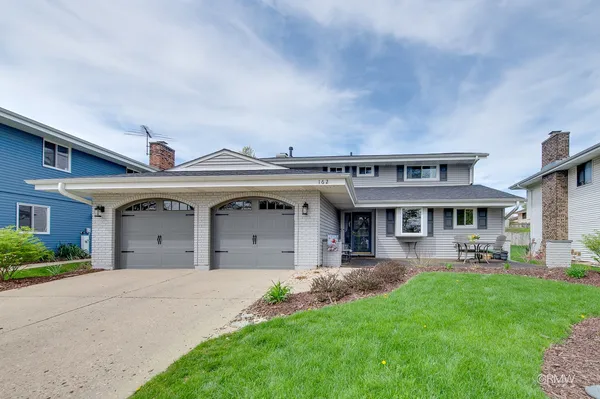 $589,900 | 162 Braintree Drive, Bloomingdale, IL 60108