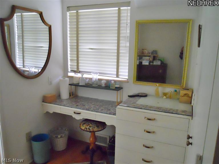 1049 Gulf Road Elyria, OH 44035 - Photo 7 of 21 Gallery Image 7
