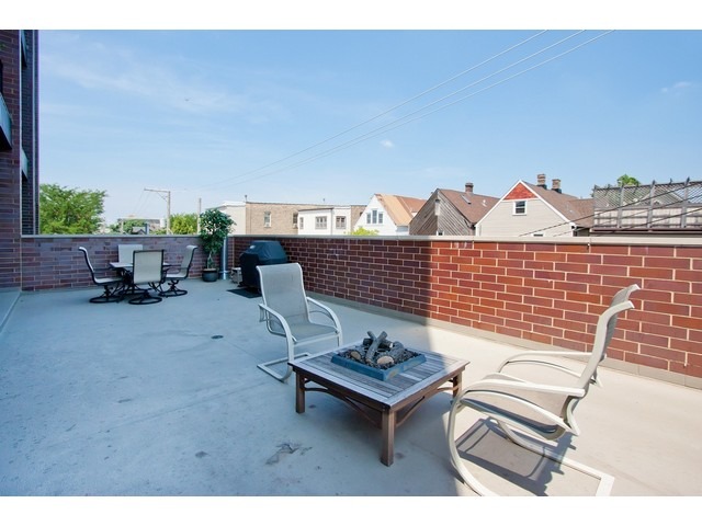 1842 West Irving Park Road, Unit 202 Chicago, IL 60613 - Photo 12 of 20 a view of a outdoor seating area