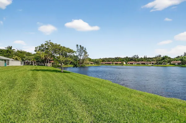 $330,000 | 20 Camden Lane, Boynton Beach, FL 33426