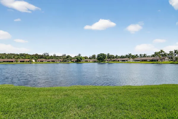 $330,000 | 20 Camden Lane, Boynton Beach, FL 33426