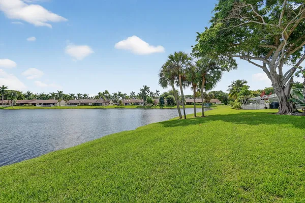 $330,000 | 20 Camden Lane, Boynton Beach, FL 33426