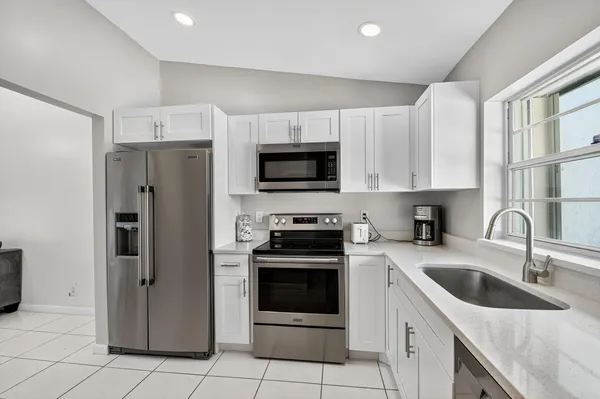 $330,000 | 20 Camden Lane, Boynton Beach, FL 33426