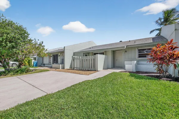 $330,000 | 20 Camden Lane, Boynton Beach, FL 33426