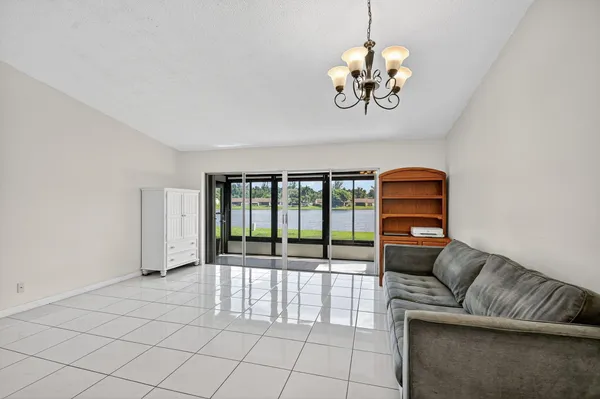 $330,000 | 20 Camden Lane, Boynton Beach, FL 33426