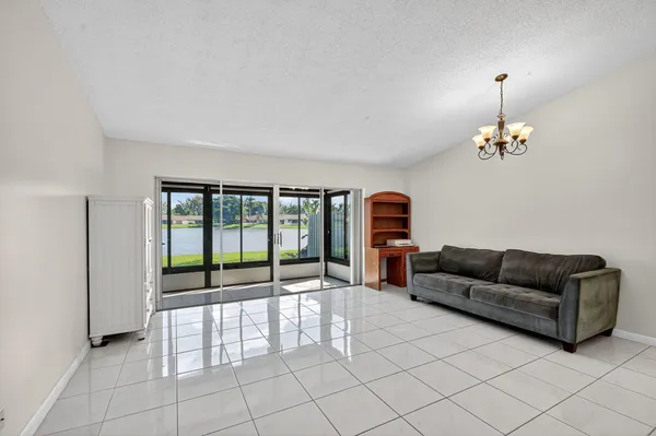 $330,000 | 20 Camden Lane, Boynton Beach, FL 33426