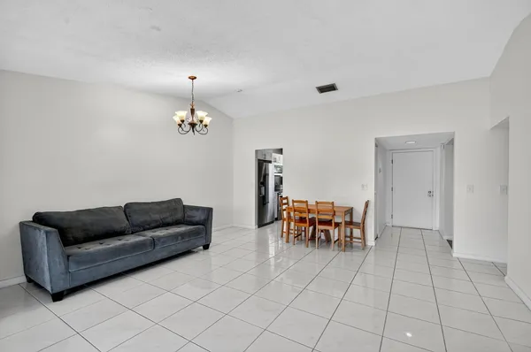 $330,000 | 20 Camden Lane, Boynton Beach, FL 33426