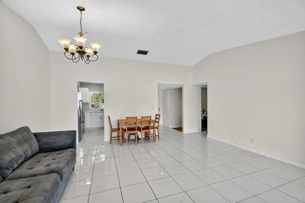 $330,000 | 20 Camden Lane, Boynton Beach, FL 33426