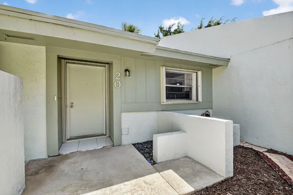 $330,000 | 20 Camden Lane, Boynton Beach, FL 33426
