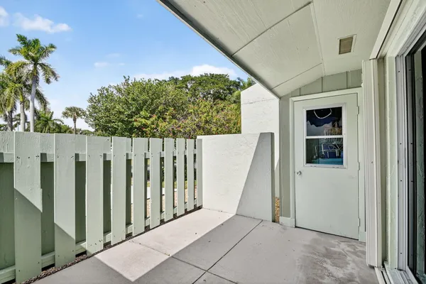 $330,000 | 20 Camden Lane, Boynton Beach, FL 33426