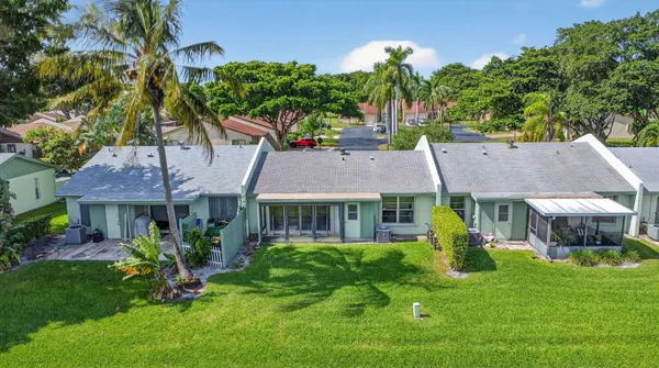 $330,000 | 20 Camden Lane, Boynton Beach, FL 33426