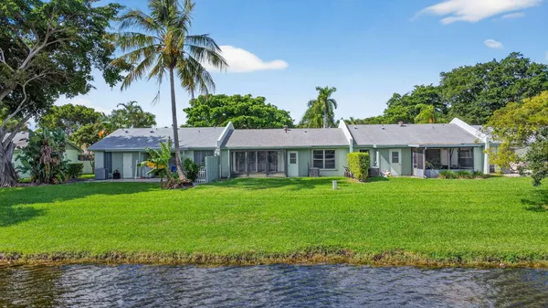 $330,000 | 20 Camden Lane, Boynton Beach, FL 33426