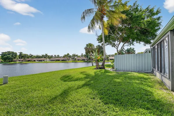 $330,000 | 20 Camden Lane, Boynton Beach, FL 33426