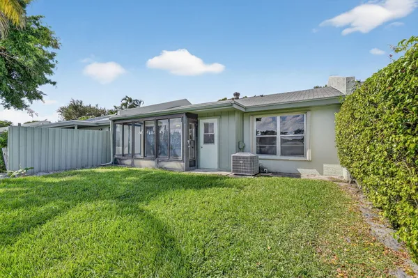 $330,000 | 20 Camden Lane, Boynton Beach, FL 33426