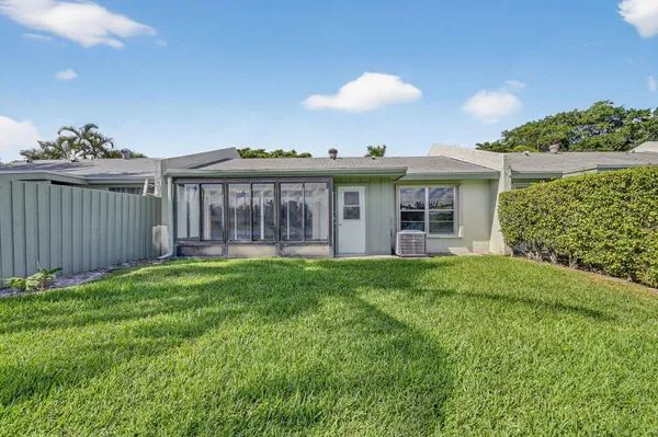 $330,000 | 20 Camden Lane, Boynton Beach, FL 33426