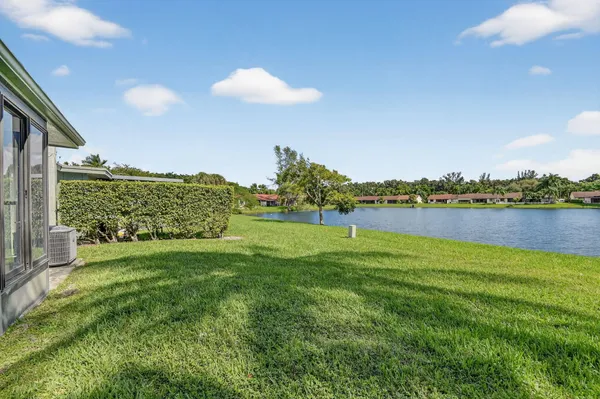 $330,000 | 20 Camden Lane, Boynton Beach, FL 33426