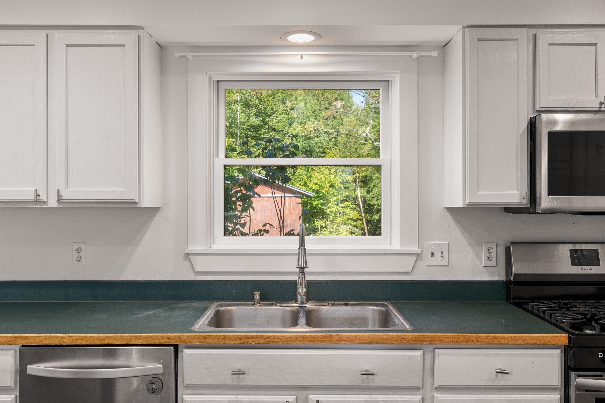 778 River Road Stowe, VT 05672 - Photo 5 of 40