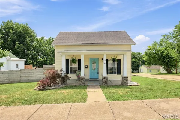 $222,000 | 319 West Miller Street, De Soto, MO 63020