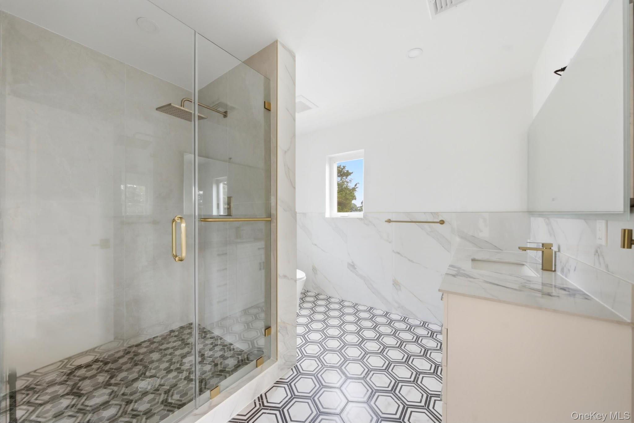 136 Udall Road West Islip, NY 11795 - Photo 16 of 36 Gallery Image 16