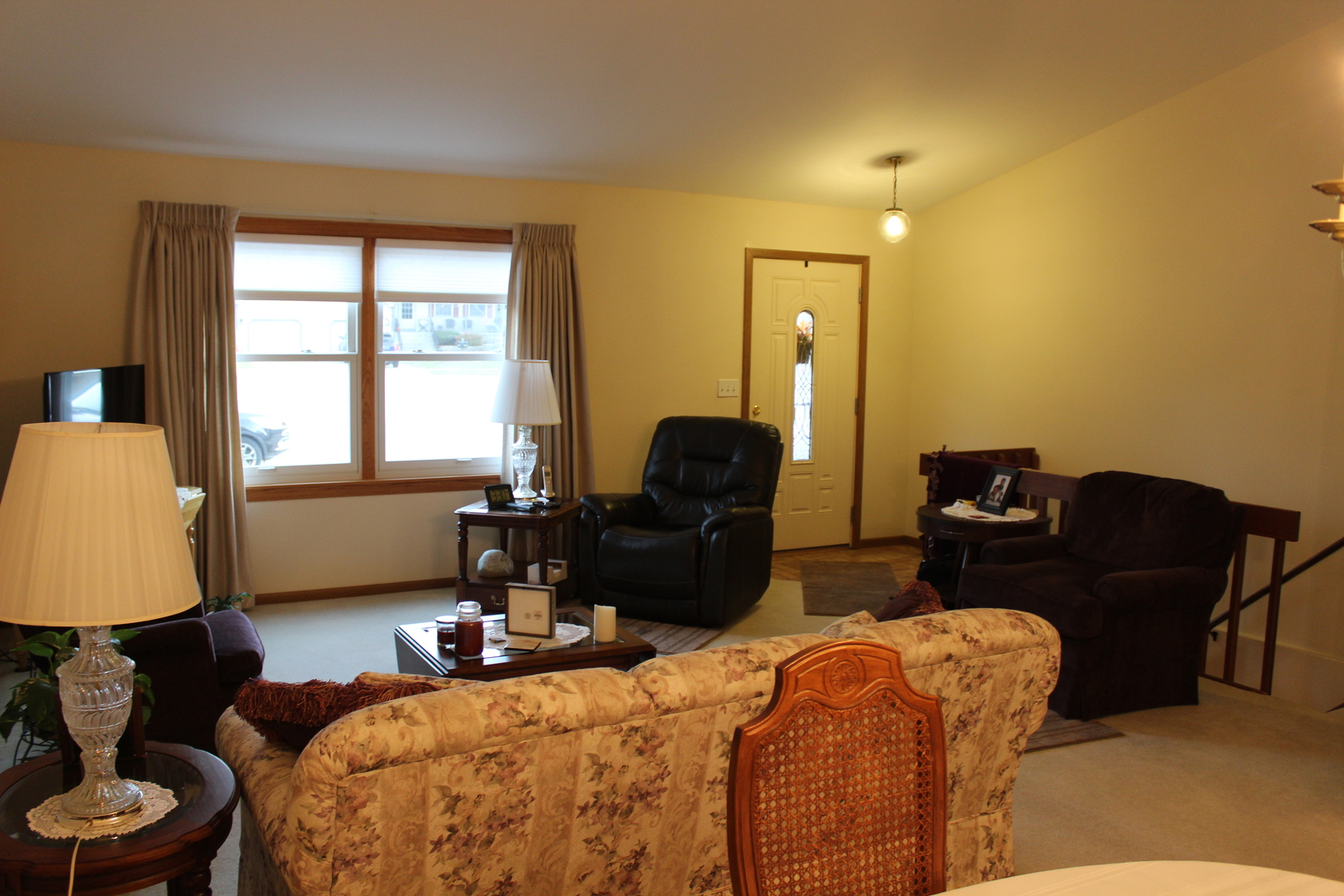 737 Alice Place Elgin, IL 60123 - Photo 3 of 28 a living room with furniture and a lamp