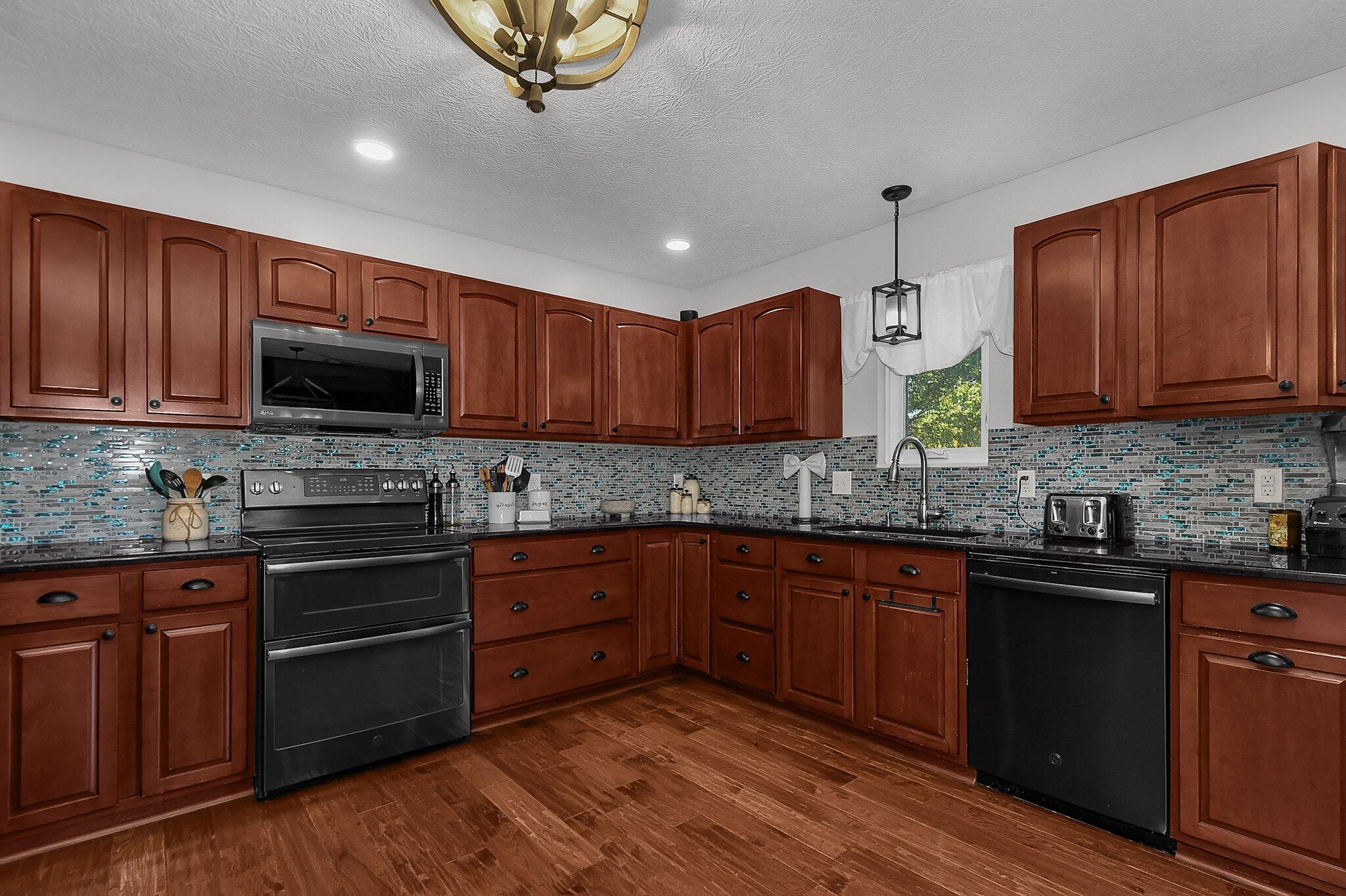 3620 Hyatts Road Powell, OH 43065 - Photo 15 of 54 Kitchen - Stove/Microwave/Dishwasher 2020, Refrigerator 2019.