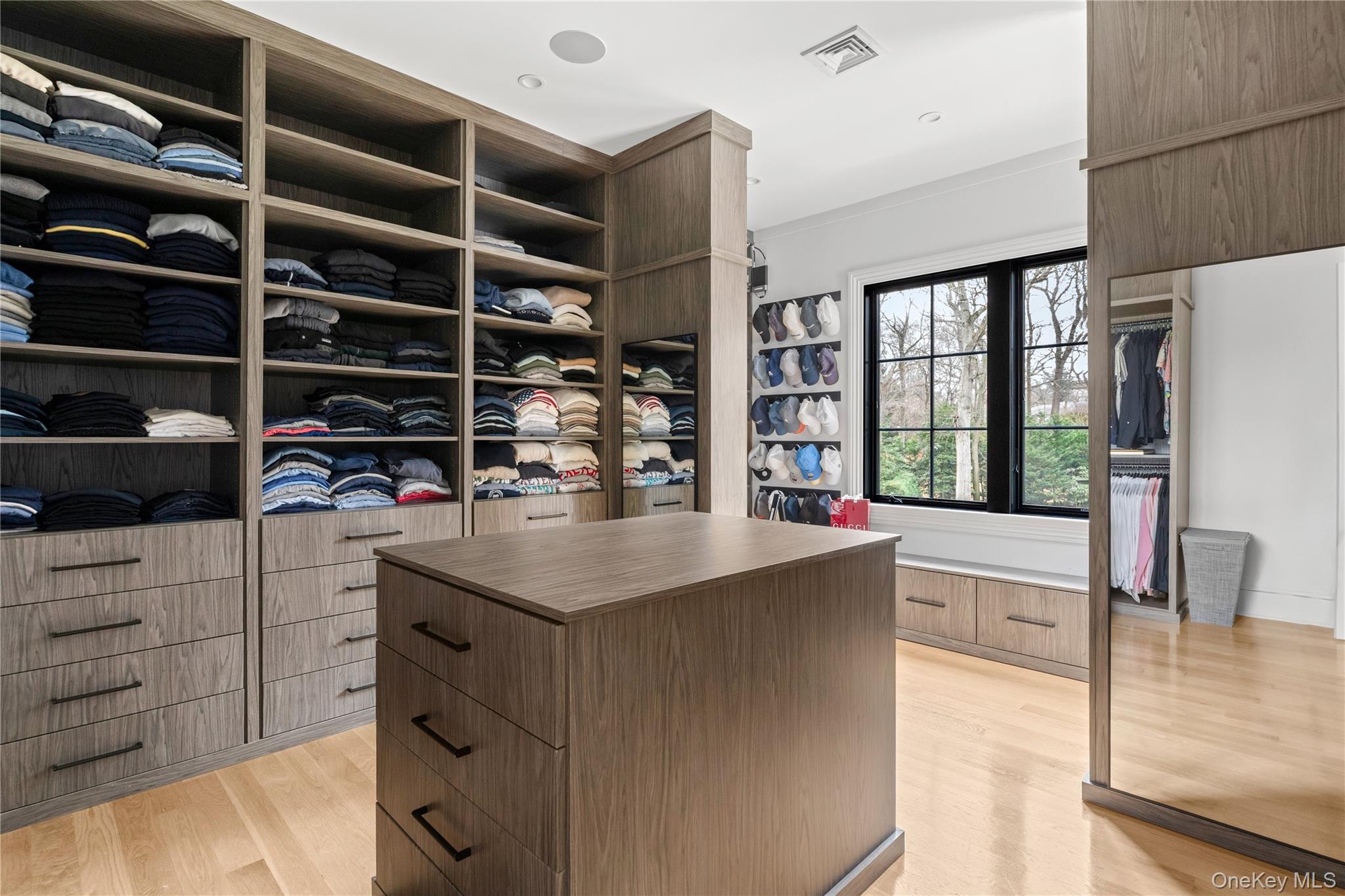 30 Woodacres Road Glen Head, NY 11545 - Photo 24 of 39