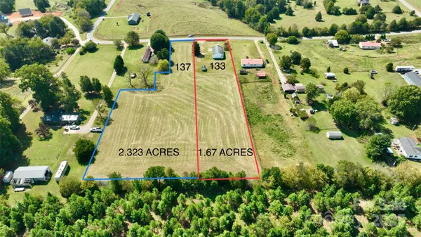 a sign of golf club on a wall