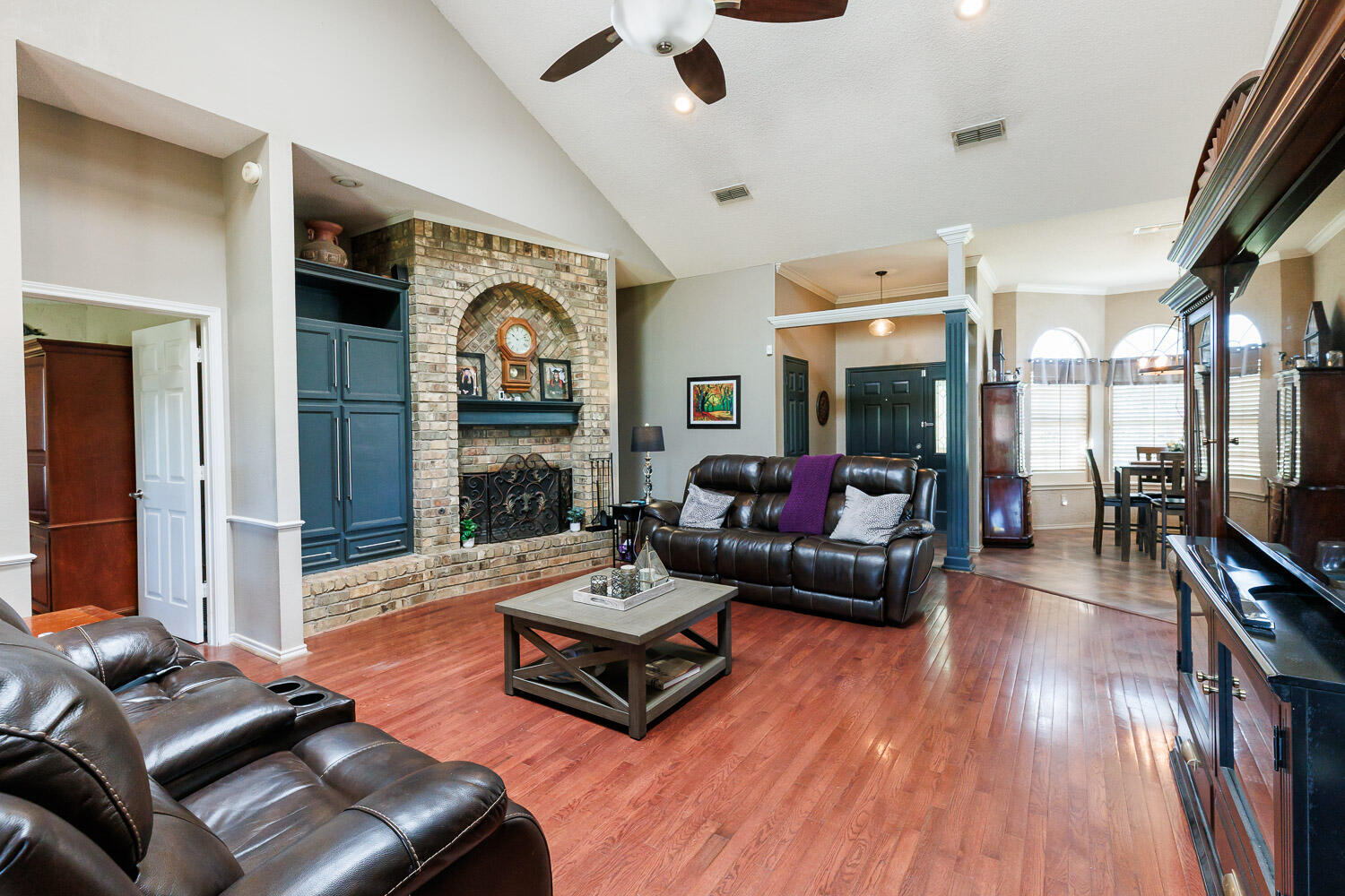 7323 74th Street Lubbock, TX 79424 - Photo 2 of 62 Living Area