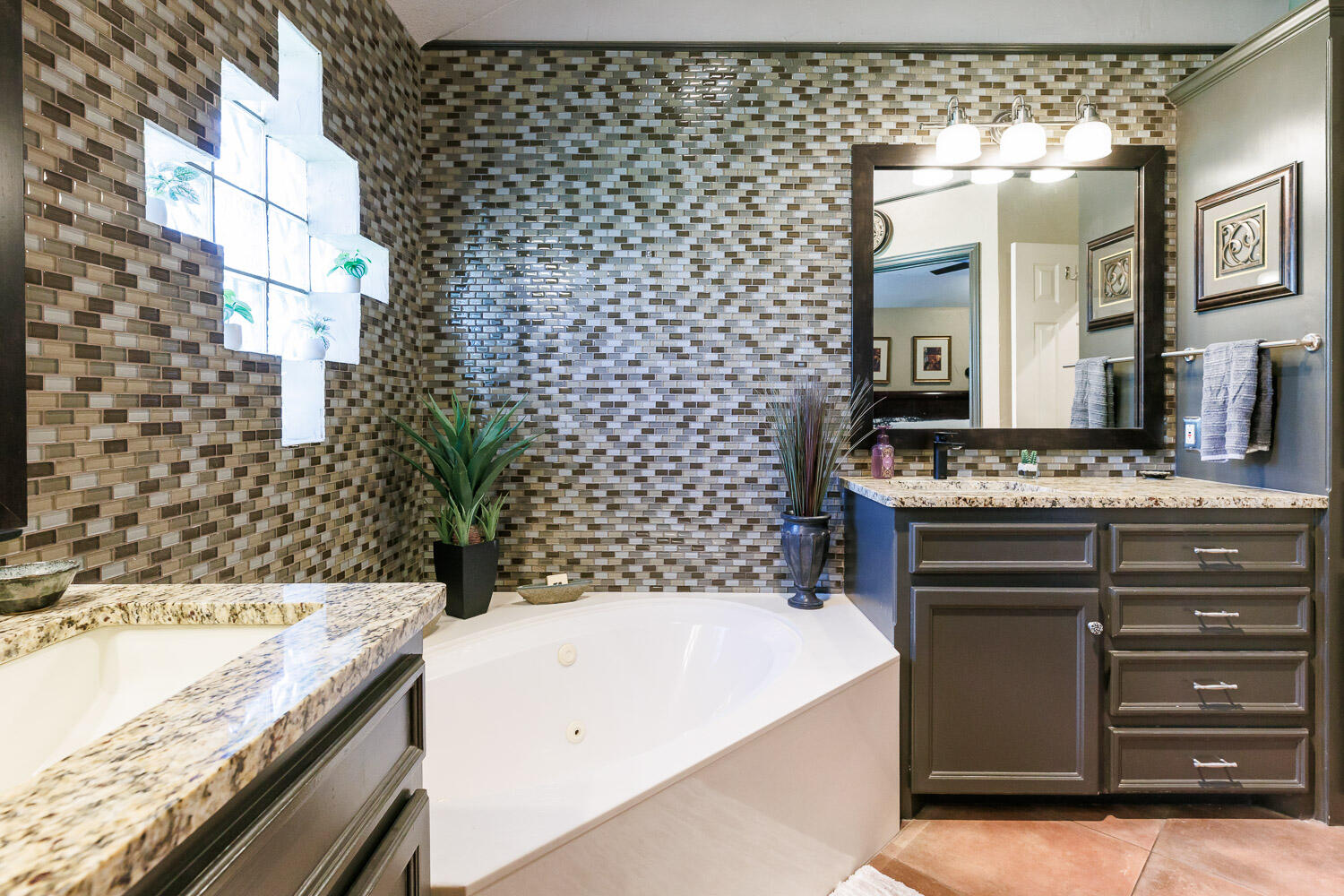 7323 74th Street Lubbock, TX 79424 - Photo 32 of 62 Primary Bathroom