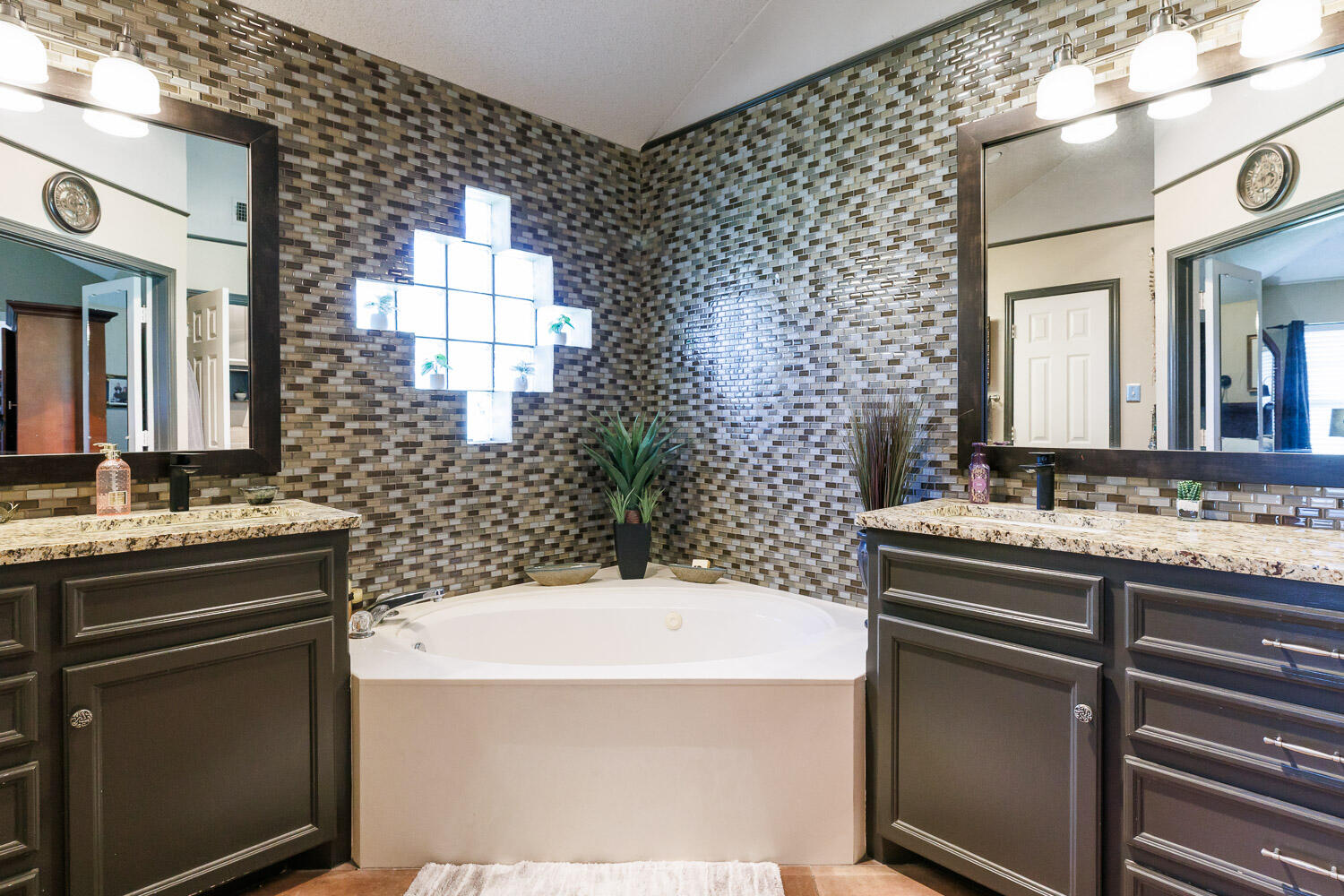 7323 74th Street Lubbock, TX 79424 - Photo 33 of 62 Primary Bathroom