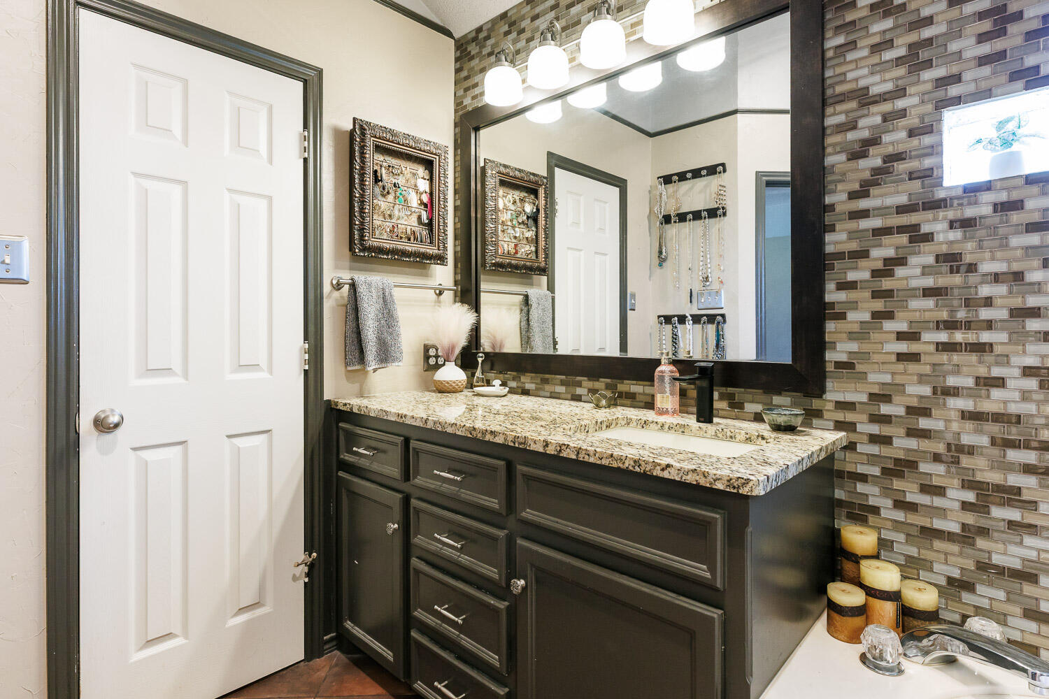 7323 74th Street Lubbock, TX 79424 - Photo 35 of 62 Primary Bathroom