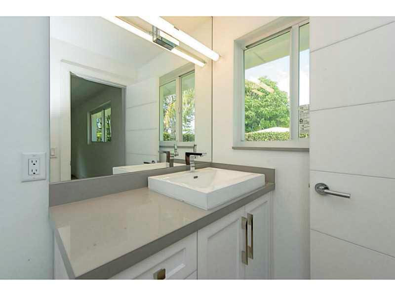 1 West Riverside Drive Jupiter, FL 33469 - Photo 18 of 30 Master Bath/Spa.