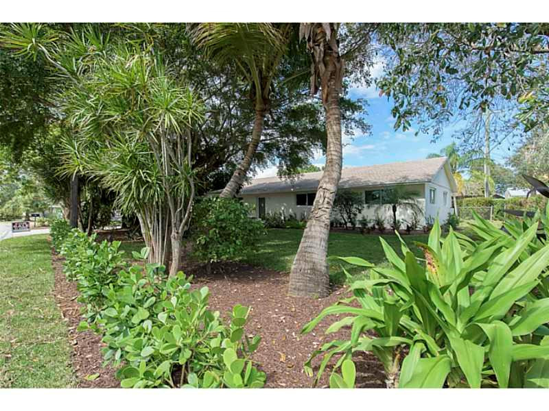 1 West Riverside Drive Jupiter, FL 33469 - Photo 3 of 30 Exterior Front.