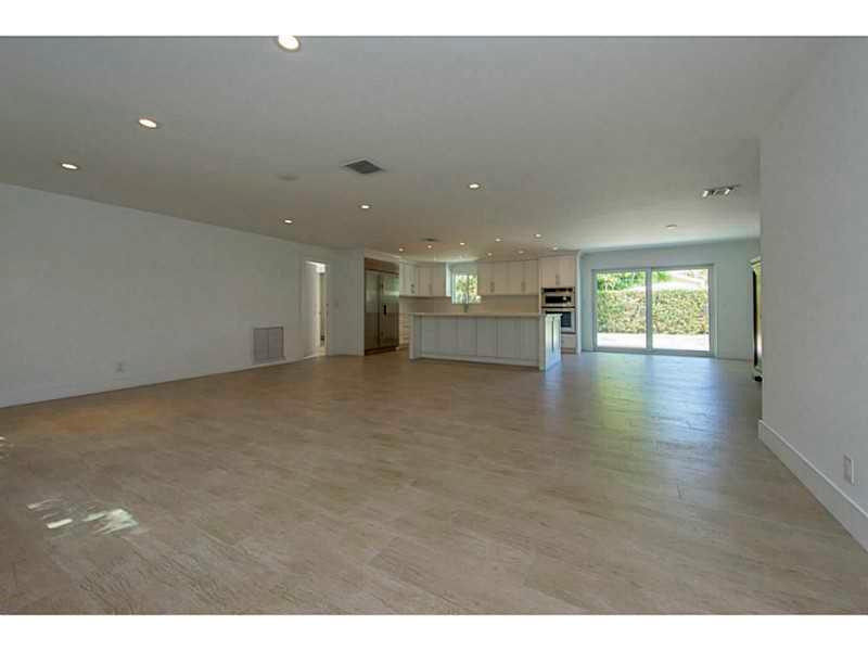 1 West Riverside Drive Jupiter, FL 33469 - Photo 8 of 30 Living Room.