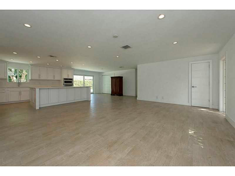 1 West Riverside Drive Jupiter, FL 33469 - Photo 9 of 30 Living Room.