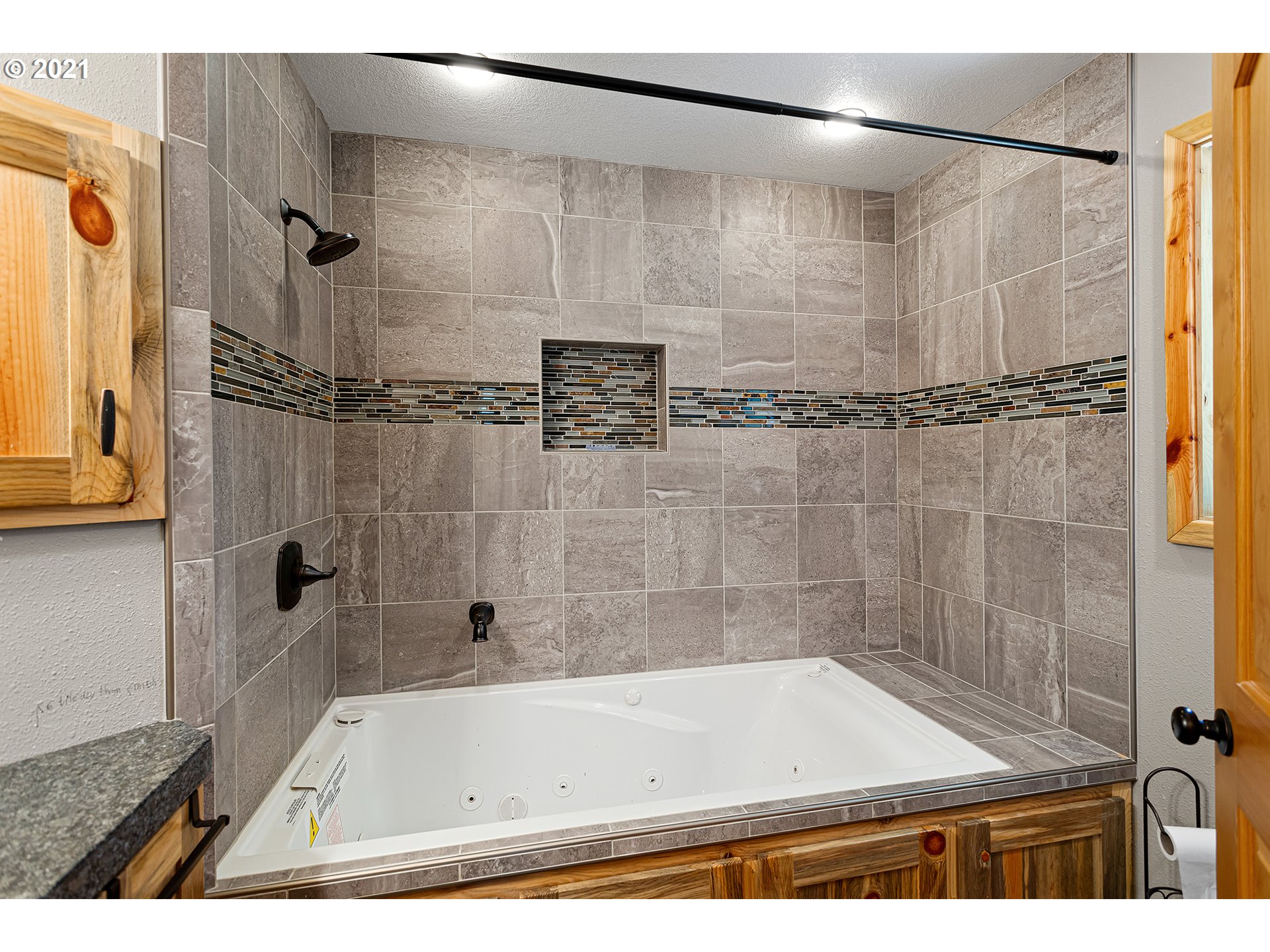 2355 Loon Lake Road Reedsport, OR 97467 - Photo 12 of 41 Owner's Suite Bathroom