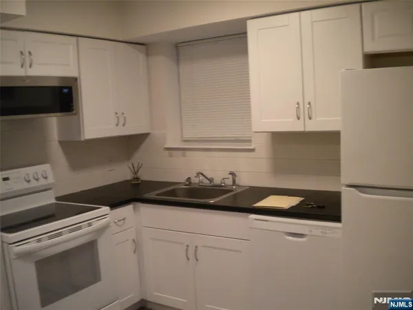 $2,200 | 69 Chester Place, Unit 5A, Englewood, NJ 07631