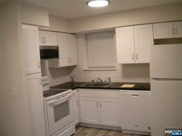 $2,200 | 69 Chester Place, Unit 5A, Englewood, NJ 07631