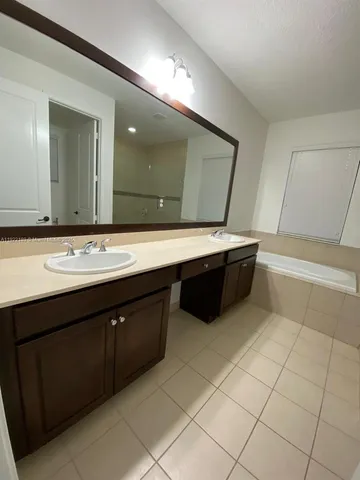 $4,000 | 9823 West 34th Lane, Unit 9823, Hialeah, FL 33018